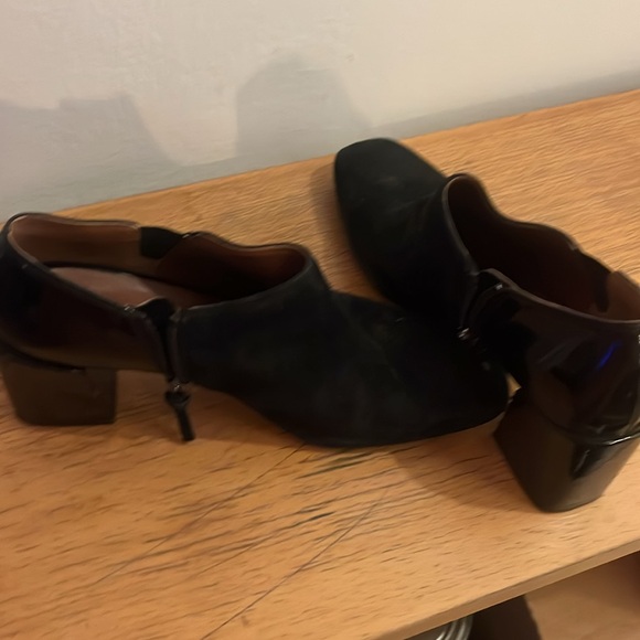 Designer black velvet booties - Picture 3 of 4